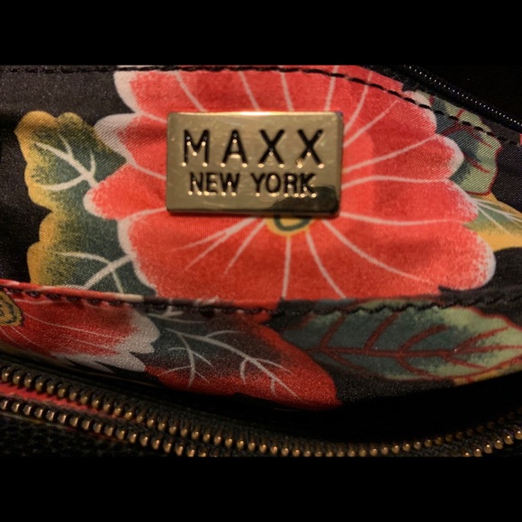 Maxx New York Shoulder Bag - Picture 3 of 3